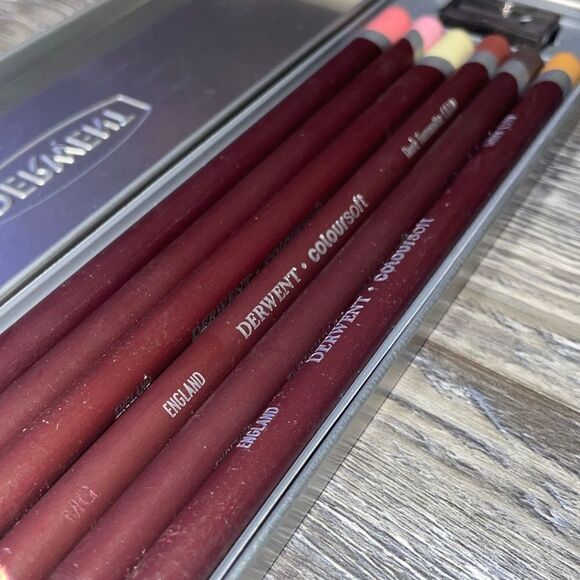 Derwent Professional Coloursoft Pencils 6pc Metal Tin Set Sharpener England - Picture 2 of 4